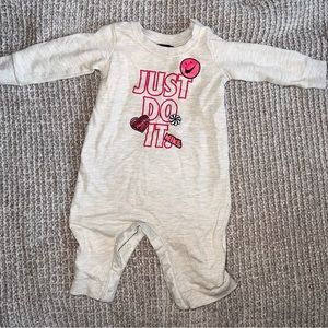 Nike romper size 6 months